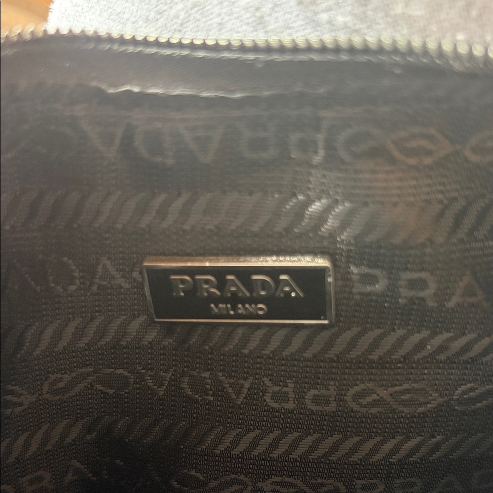NEW Prada logo re-edition 2000 handbag & keychain! - Picture 13 of 15